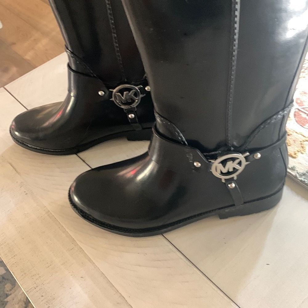 MICHAEL KORS Fulton Harness Rubber Black Boots - Picture 3 of 8